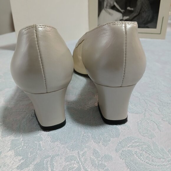 Retro Style Van Eli Pearl Colored Pumps Size 6 1/2 M - Picture 3 of 9